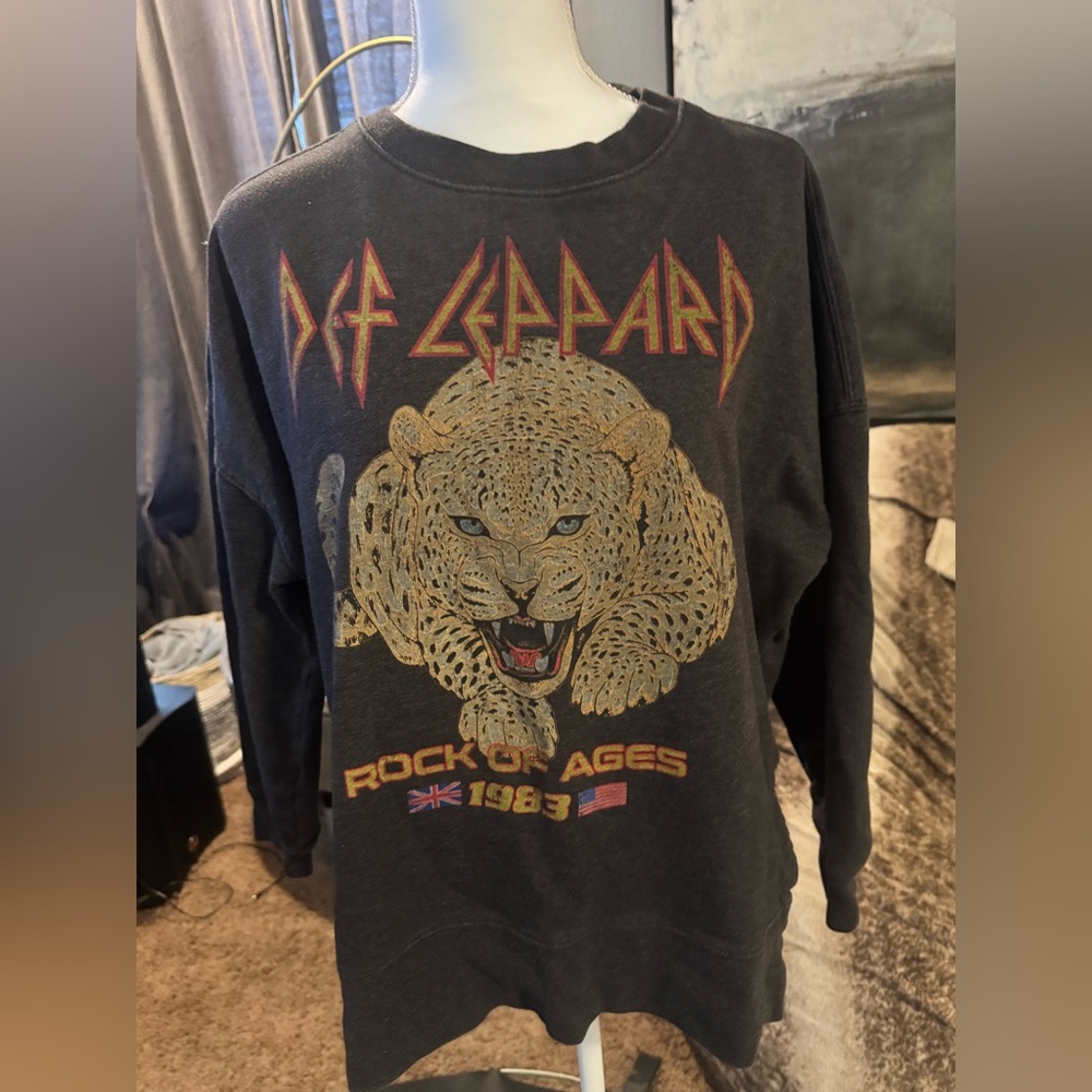Def Leppard Rock of Ages‎ Sweatshirt Vintage Gray Graphic Rocker
